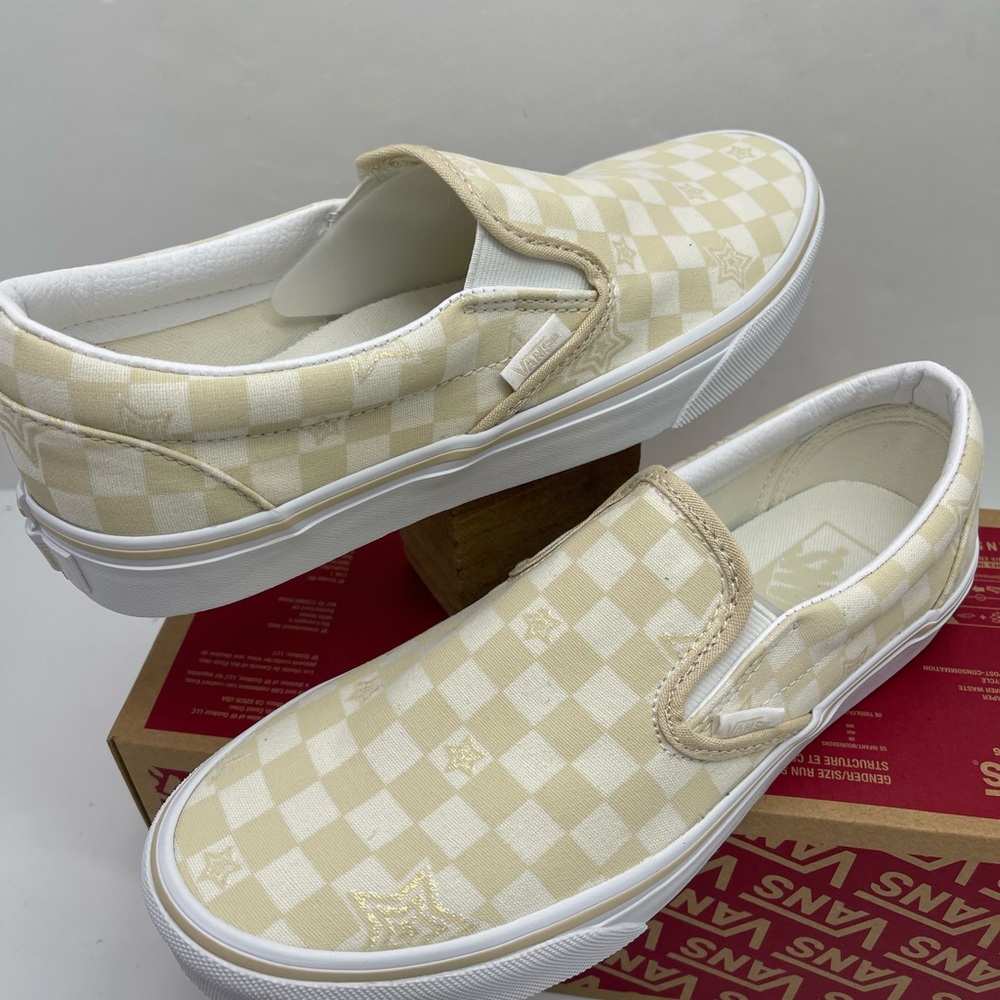 Vans WMNS Classic Slip-On
Checkerboard Stars Tan
VN000CT5JM9 Sneakers - Picture 10 of 16